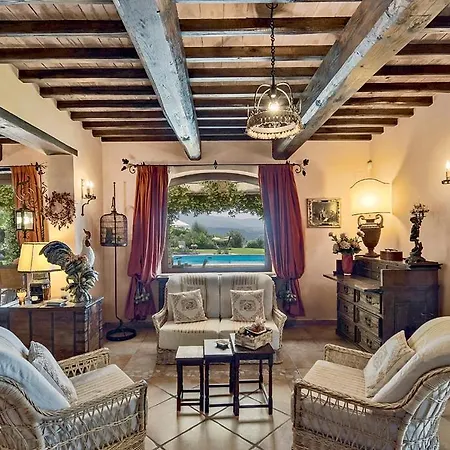 Vila I Grifoni *